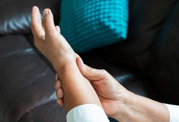 Đau khớp cổ tay – nguyên nhân và cách điều trị